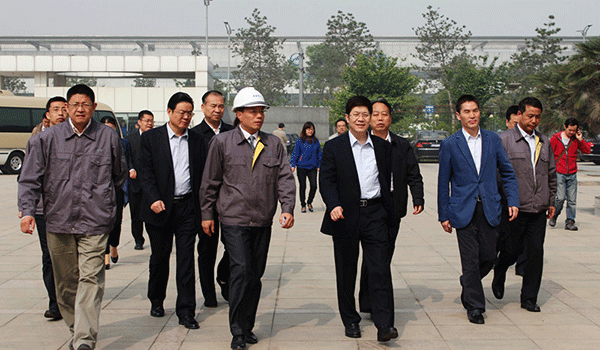 西安市委常委、常務(wù)副市長(zhǎng)岳華峰蒞臨西瑪電機(jī)調(diào)研指導(dǎo)。