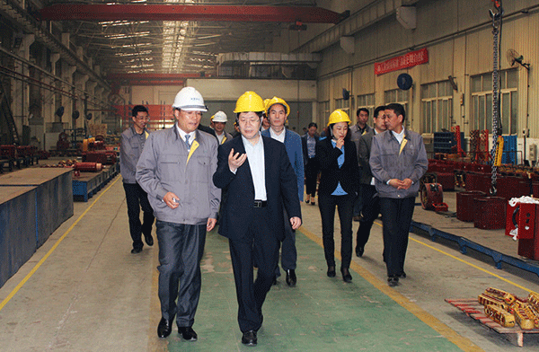 西安市委常委、常務(wù)副市長(zhǎng)岳華峰蒞臨西瑪電機(jī)調(diào)研指導(dǎo)。